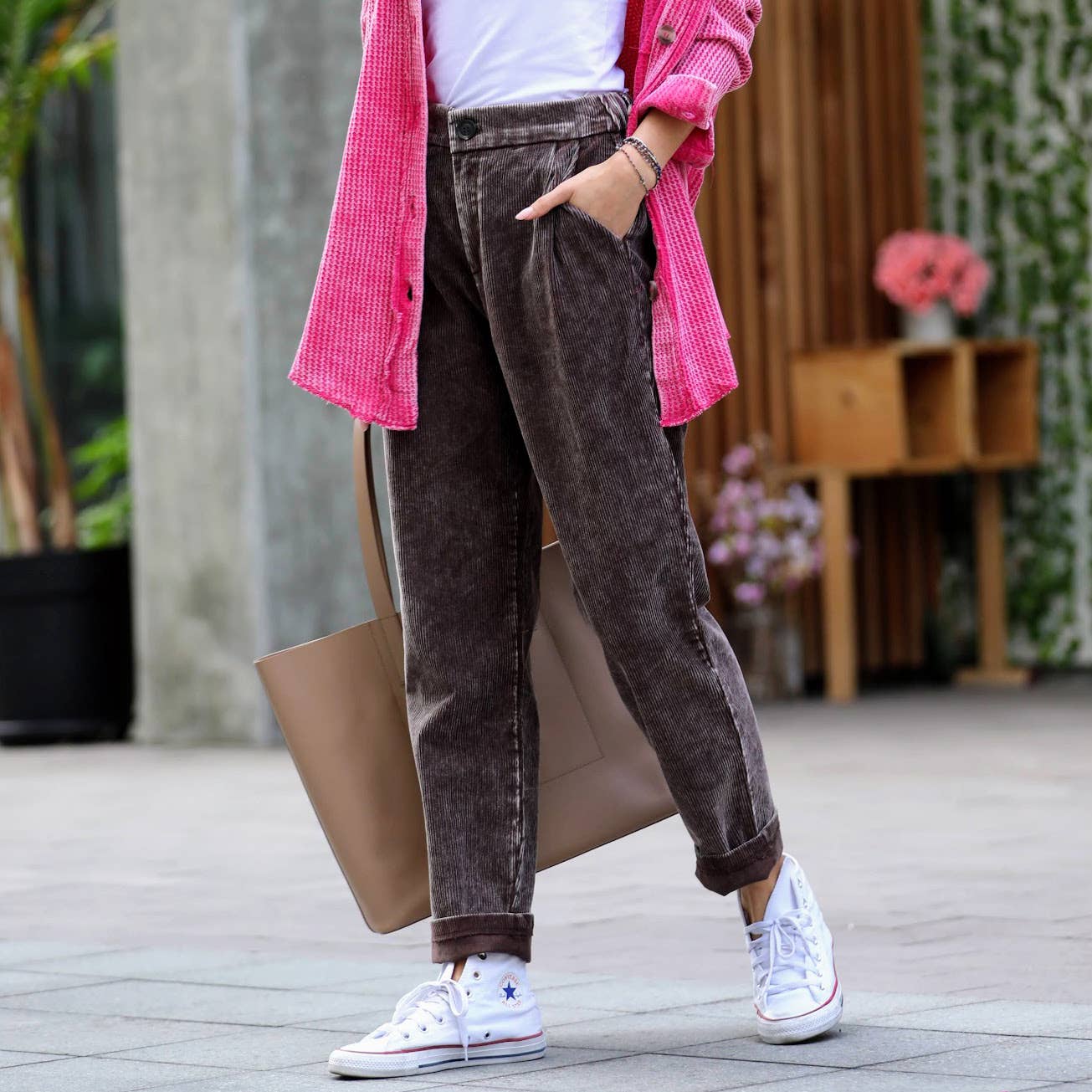 ",.._ SI-23819 WASHED CORDUROY PLEATED PANTS