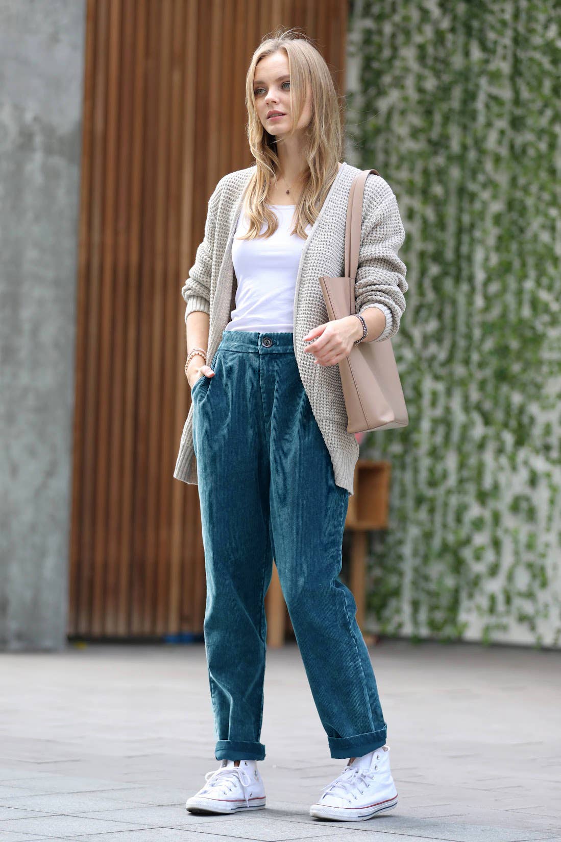 ",.._ SI-23819 WASHED CORDUROY PLEATED PANTS