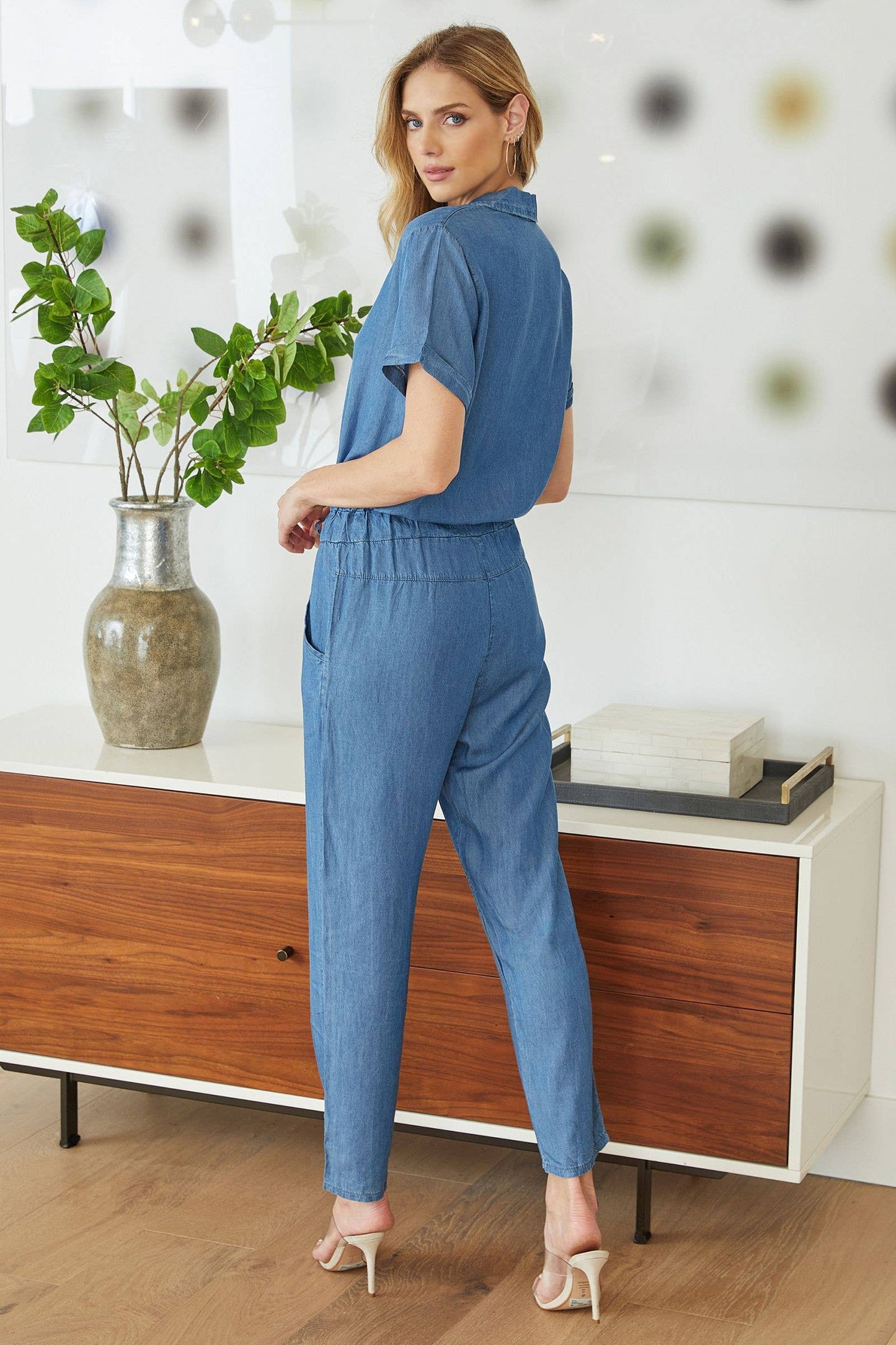 CUFFED SHORT SLEEVE DENIM JUMPSUIT(748007-DEN)