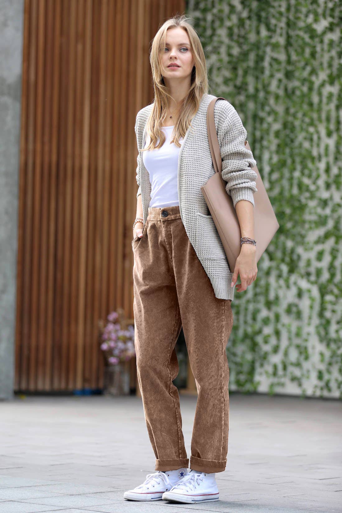 ",.._ SI-23819 WASHED CORDUROY PLEATED PANTS