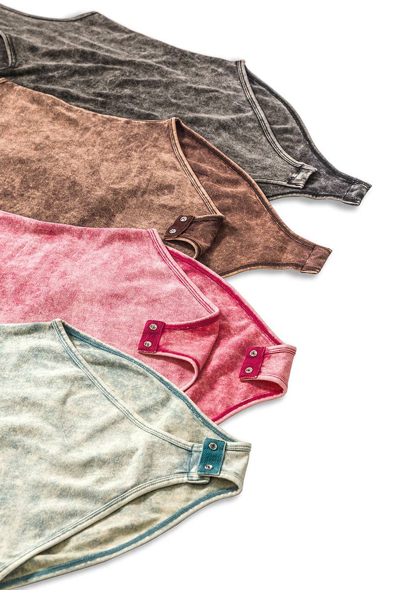 `.Cotton Mineral Wash Bodysuit w/ Snap buttons
