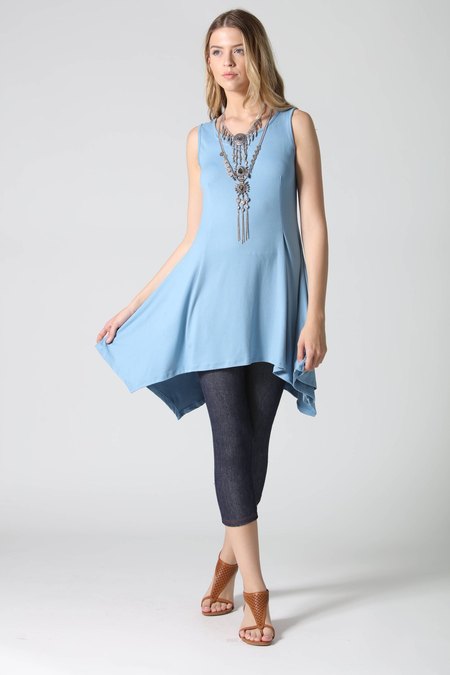 ,._ SI-2089 Flare Sleeveless Tunic