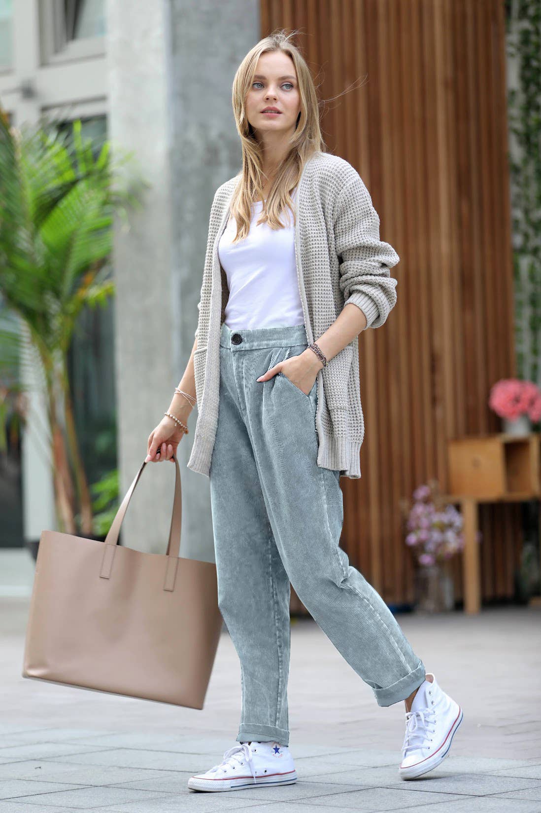 ",.._ SI-23819 WASHED CORDUROY PLEATED PANTS