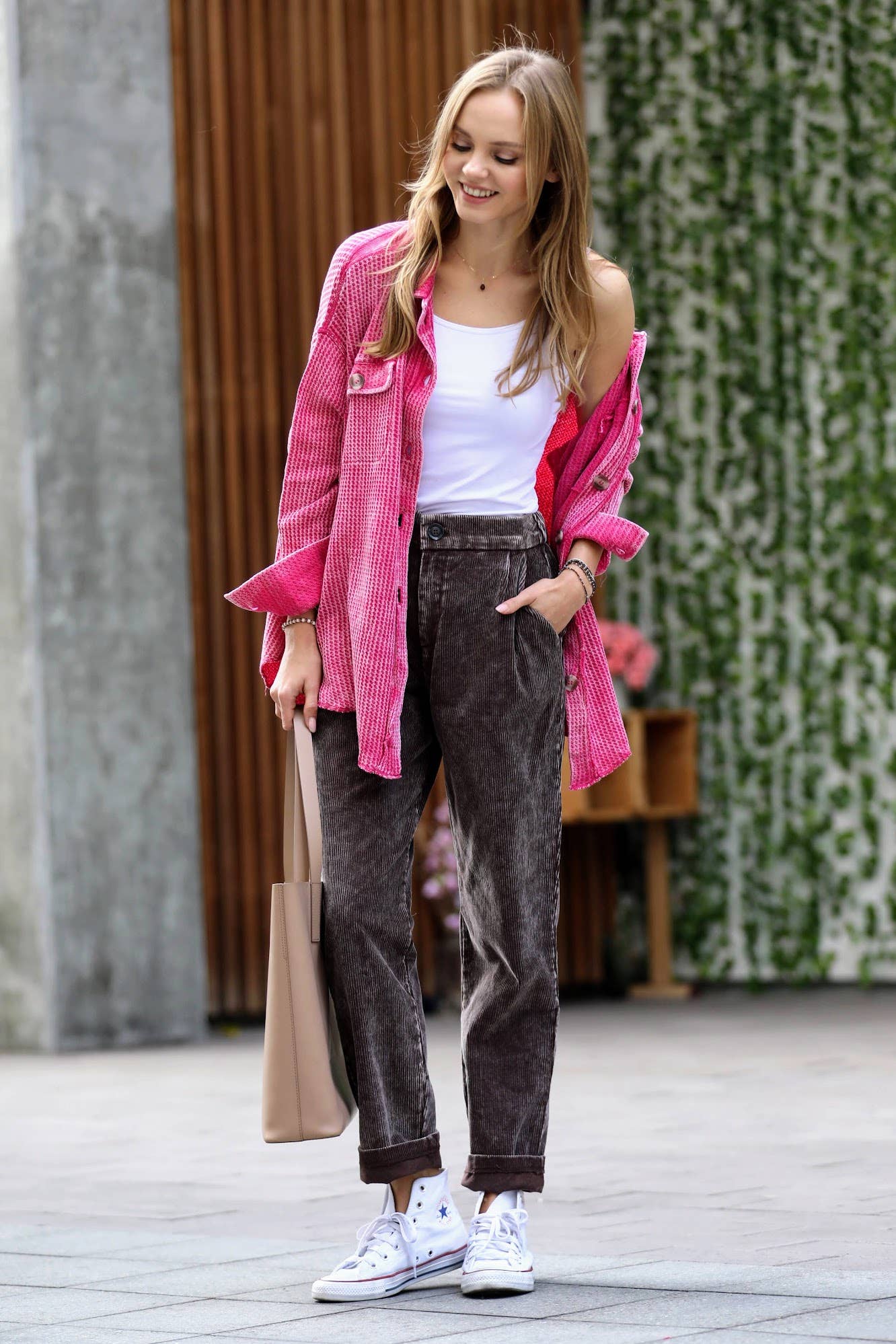",.._ SI-23819 WASHED CORDUROY PLEATED PANTS