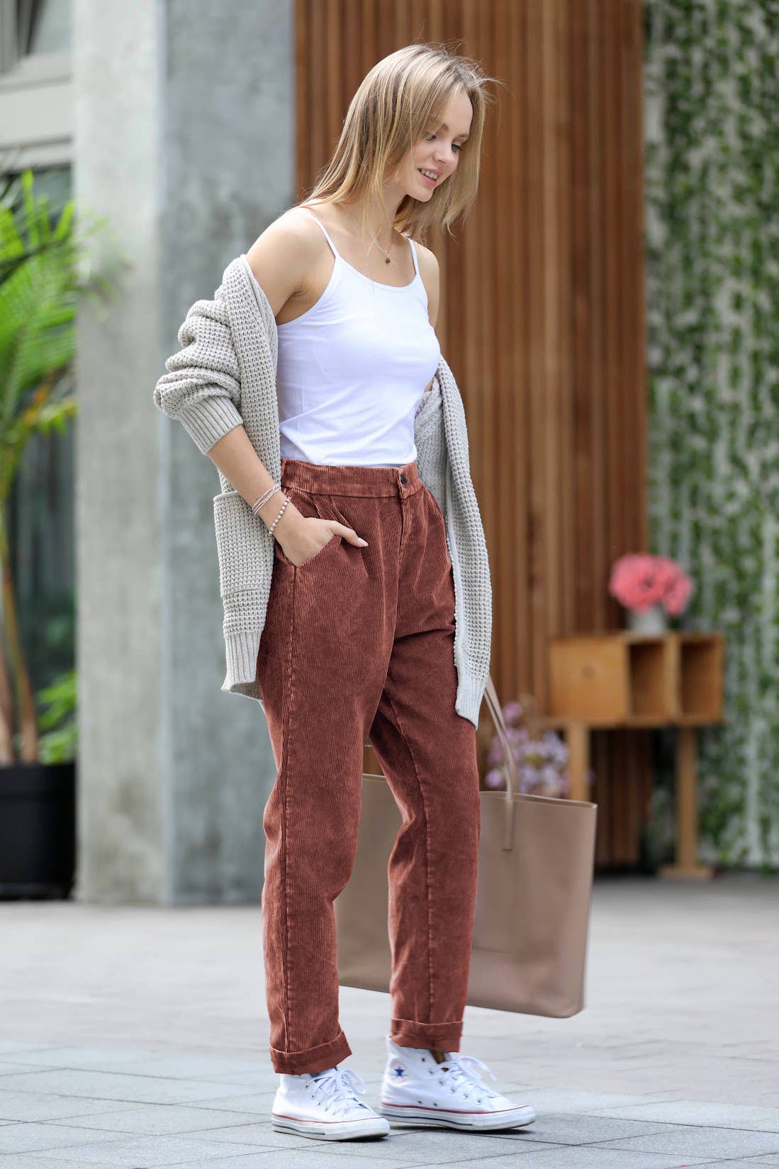 ",.._ SI-23819 WASHED CORDUROY PLEATED PANTS